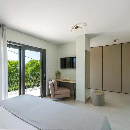 Golden Hill Vila