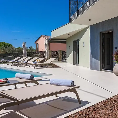 Golden Hill Villa *